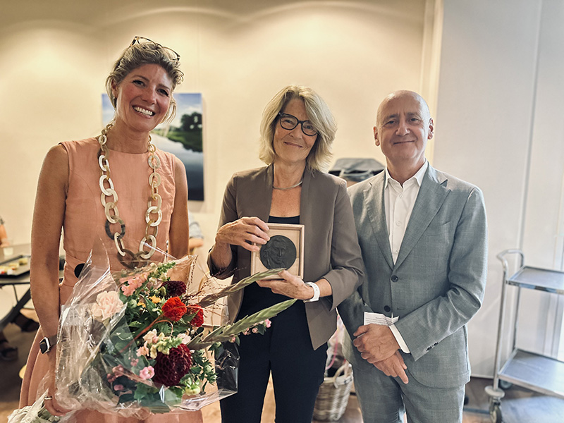 Thomassen à Thuessinkpenning voor Greetje Vos-Schuurke bij pensioen