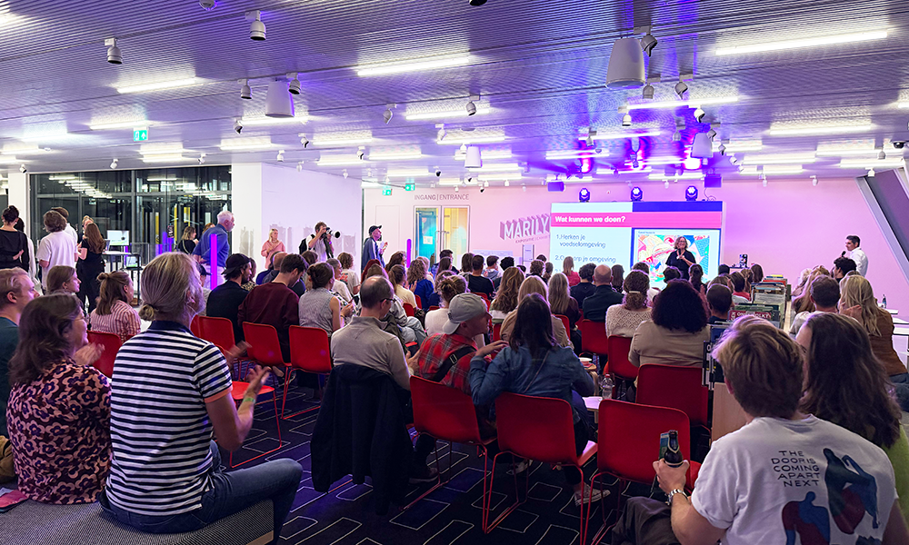 ​  De lezing over ultrabewerkt eten in Forum Groningen trok veel publiek.  ​